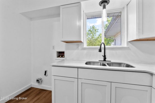 5413 Minyard Dr, Louisville, KY 40219