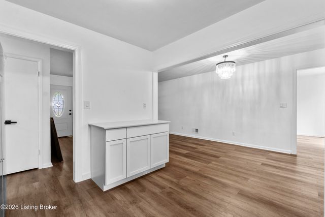 5413 Minyard Dr, Louisville, KY 40219