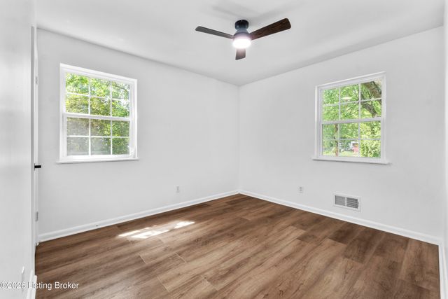 5413 Minyard Dr, Louisville, KY 40219