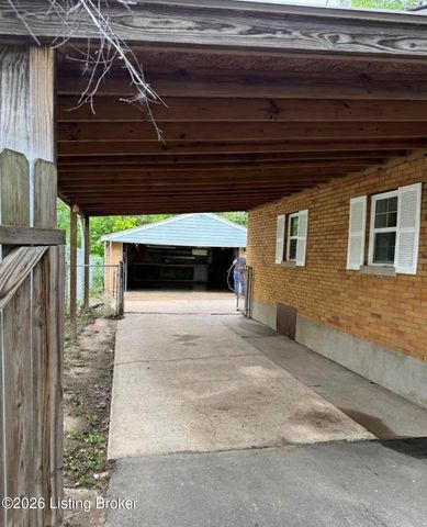 5413 Minyard Dr, Louisville, KY 40219