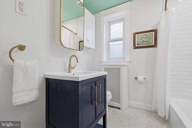 28 CHATHAM RD, Ardmore, PA 19003