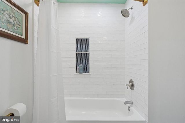 28 CHATHAM RD, Ardmore, PA 19003