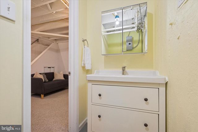 28 CHATHAM RD, Ardmore, PA 19003