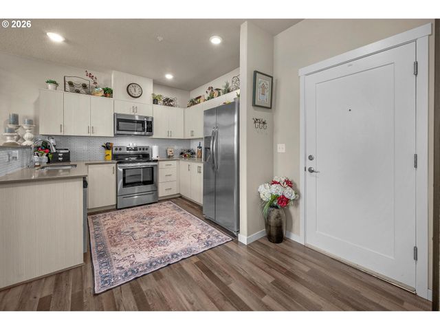 17181 Sw SNOWDALE St 306, Beaverton, OR 97007