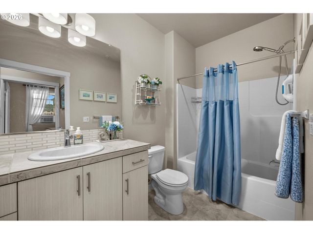 17181 Sw SNOWDALE St 306, Beaverton, OR 97007