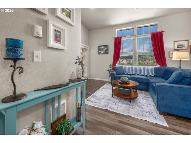17181 Sw SNOWDALE St 306, Beaverton, OR 97007