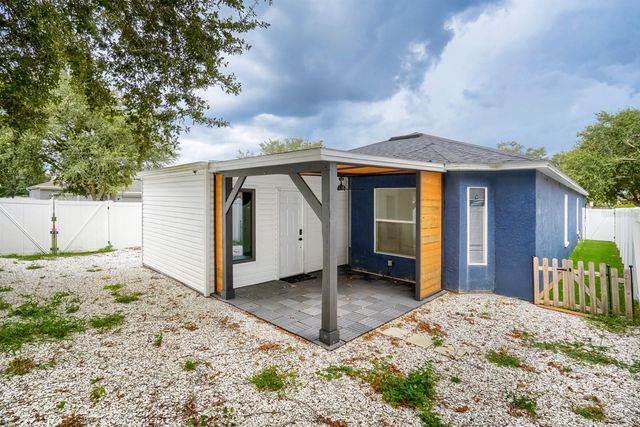 701 PERIWINKLE POINTE PLACE, Seffner, FL 33584