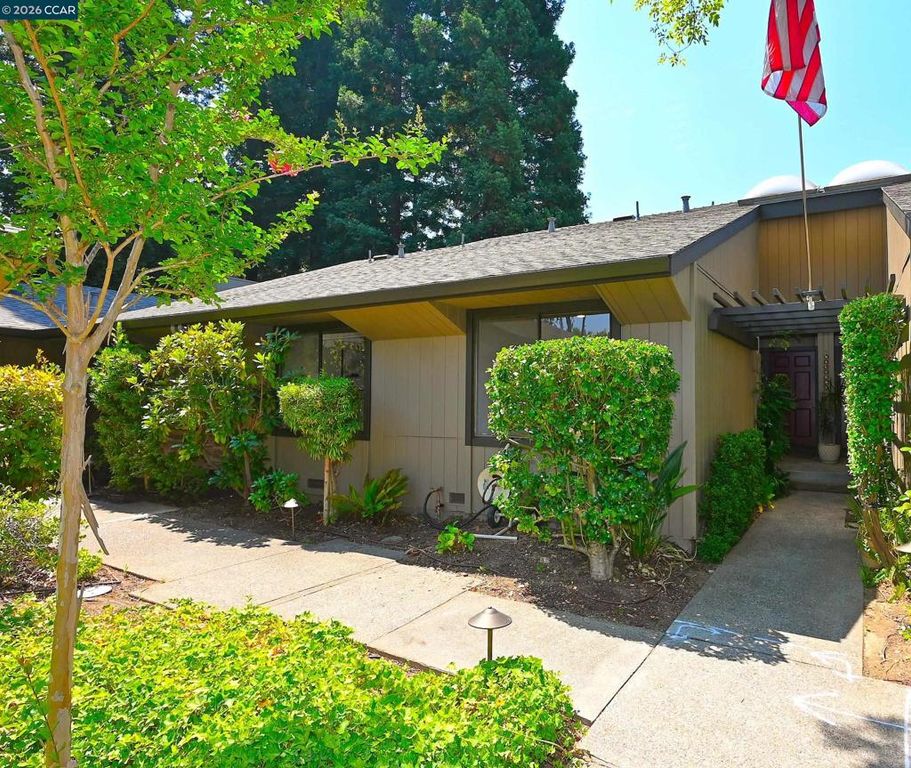 Image 1 of property listing at 110 Alamo Sq, Alamo, CA 94507
