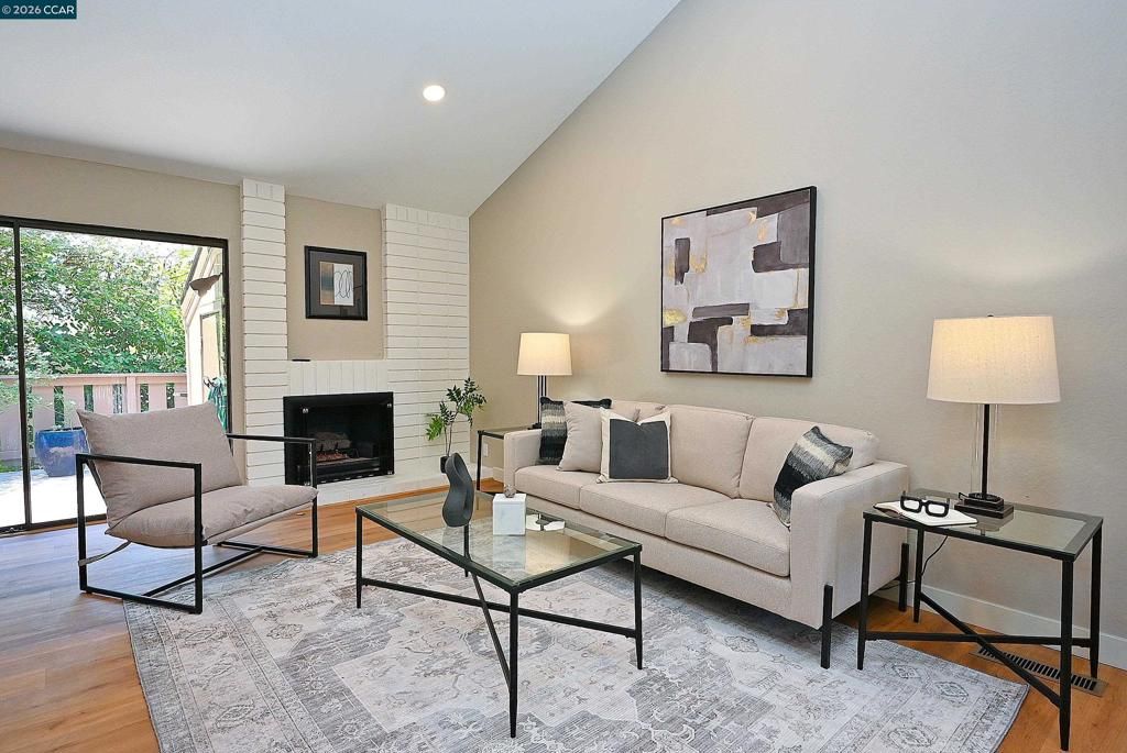 Image 10 of property listing at 110 Alamo Sq, Alamo, CA 94507
