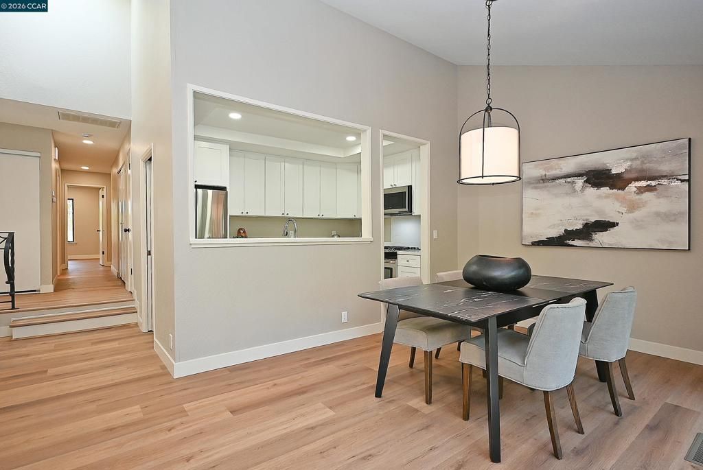 Image 11 of property listing at 110 Alamo Sq, Alamo, CA 94507