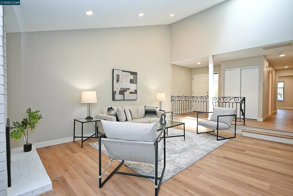 Image 12 of property listing at 110 Alamo Sq, Alamo, CA 94507