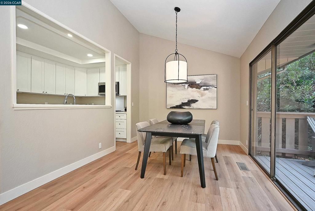 Image 16 of property listing at 110 Alamo Sq, Alamo, CA 94507