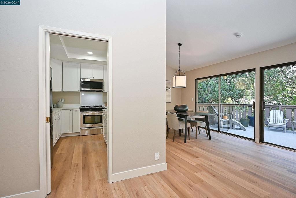 Image 17 of property listing at 110 Alamo Sq, Alamo, CA 94507