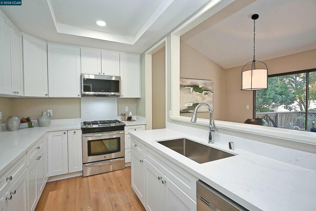 Image 18 of property listing at 110 Alamo Sq, Alamo, CA 94507
