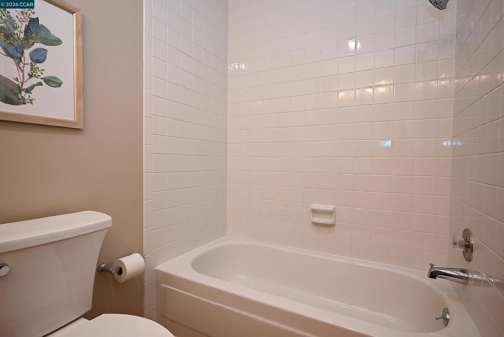Image 27 of property listing at 110 Alamo Sq, Alamo, CA 94507