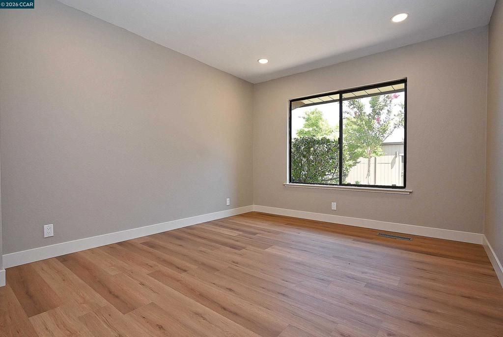 Image 28 of property listing at 110 Alamo Sq, Alamo, CA 94507