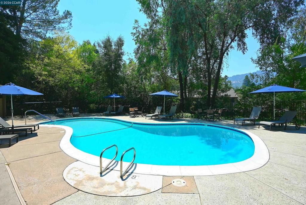 Image 38 of property listing at 110 Alamo Sq, Alamo, CA 94507
