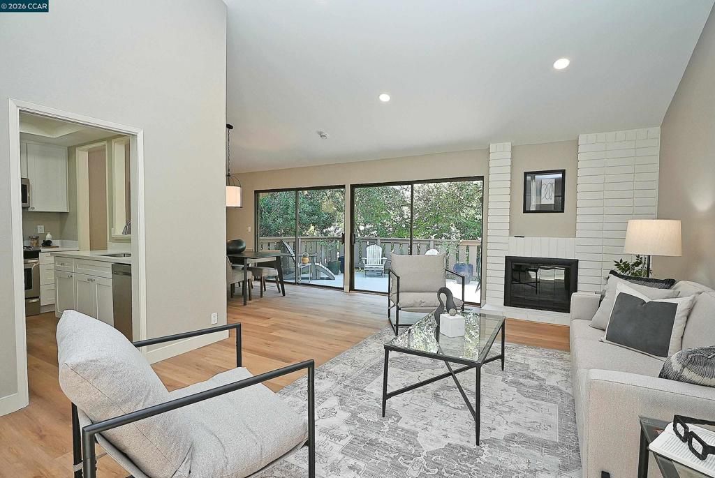 Image 4 of property listing at 110 Alamo Sq, Alamo, CA 94507