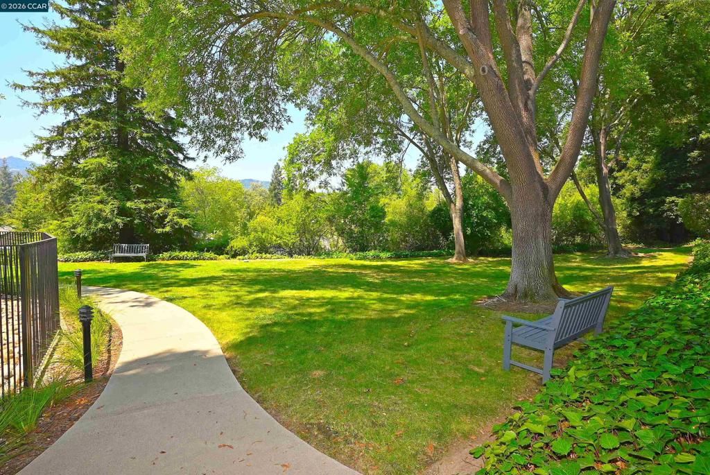 Image 40 of property listing at 110 Alamo Sq, Alamo, CA 94507