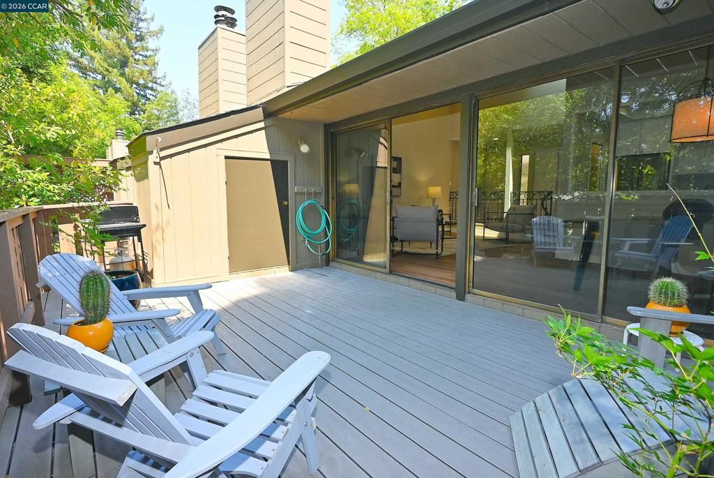 Image 6 of property listing at 110 Alamo Sq, Alamo, CA 94507