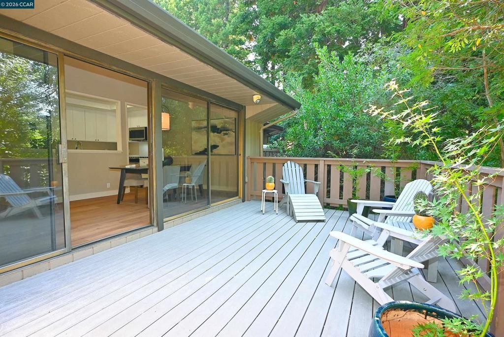 Image 7 of property listing at 110 Alamo Sq, Alamo, CA 94507