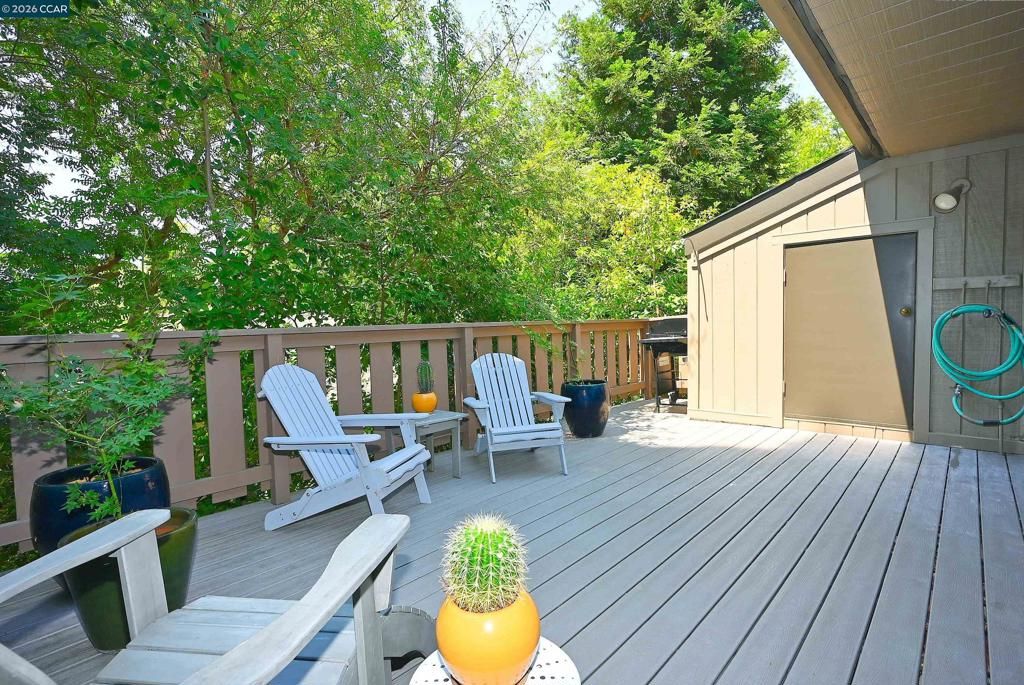 Image 8 of property listing at 110 Alamo Sq, Alamo, CA 94507