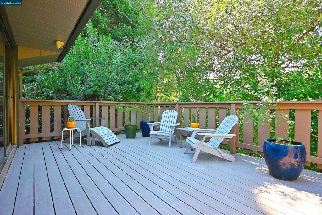 Image 9 of property listing at 110 Alamo Sq, Alamo, CA 94507