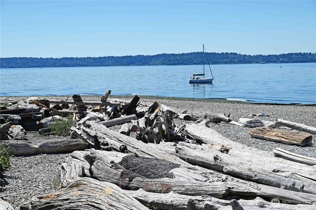 6406 Fauntleroy Way SW, Seattle, WA 98136