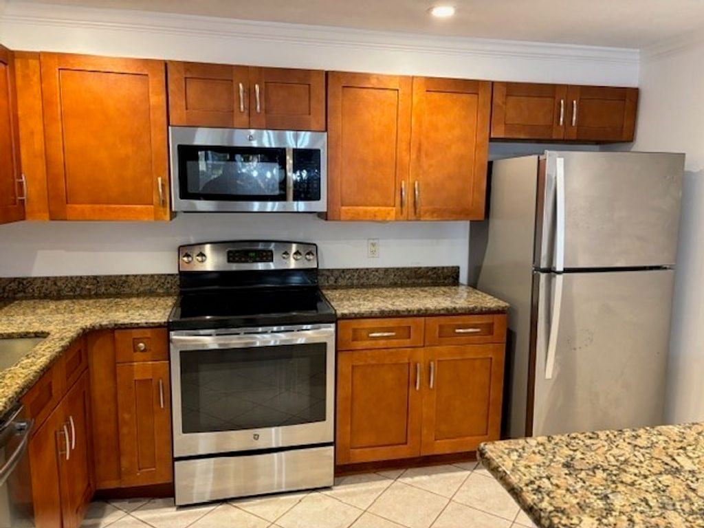 346 Neponset St D, Canton, MA 02021