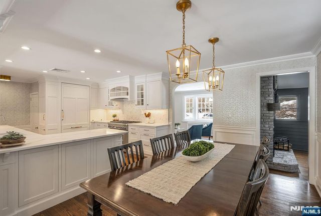 86 Carlton Avenue, Ho-ho-kus, NJ 07423