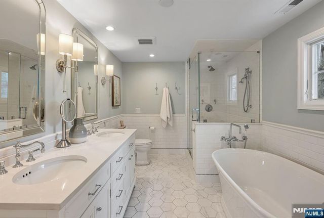 86 Carlton Avenue, Ho-ho-kus, NJ 07423