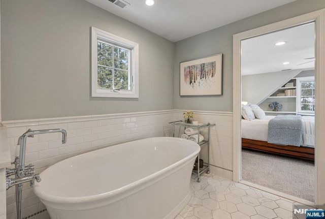 86 Carlton Avenue, Ho-ho-kus, NJ 07423