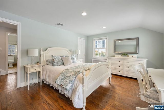 86 Carlton Avenue, Ho-ho-kus, NJ 07423