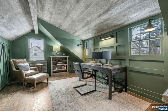 86 Carlton Avenue, Ho-ho-kus, NJ 07423