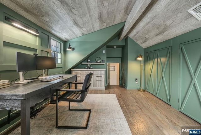 86 Carlton Avenue, Ho-ho-kus, NJ 07423