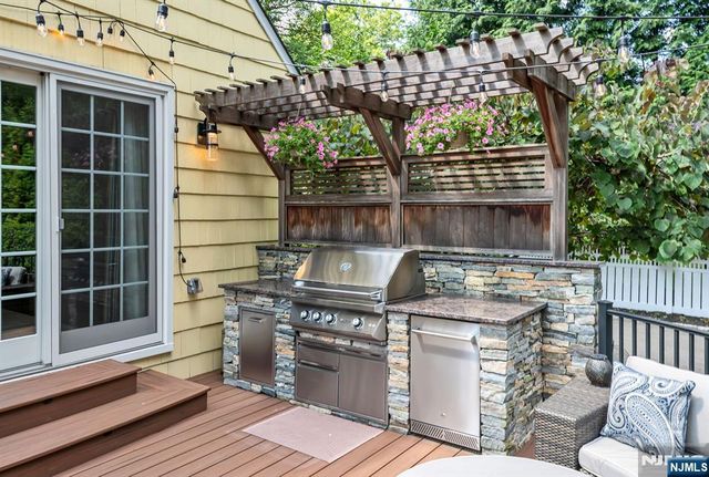 86 Carlton Avenue, Ho-ho-kus, NJ 07423