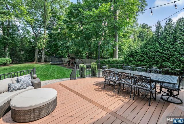 86 Carlton Avenue, Ho-ho-kus, NJ 07423