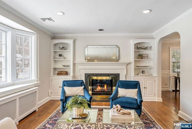 86 Carlton Avenue, Ho-ho-kus, NJ 07423