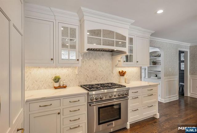 86 Carlton Avenue, Ho-ho-kus, NJ 07423