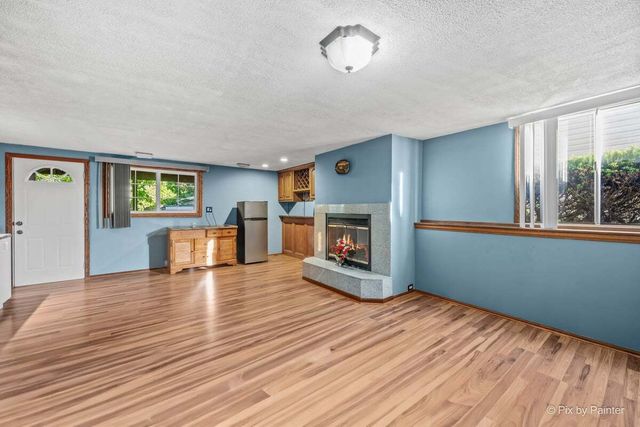 231 Briarwood Drive, Elgin, IL 60120