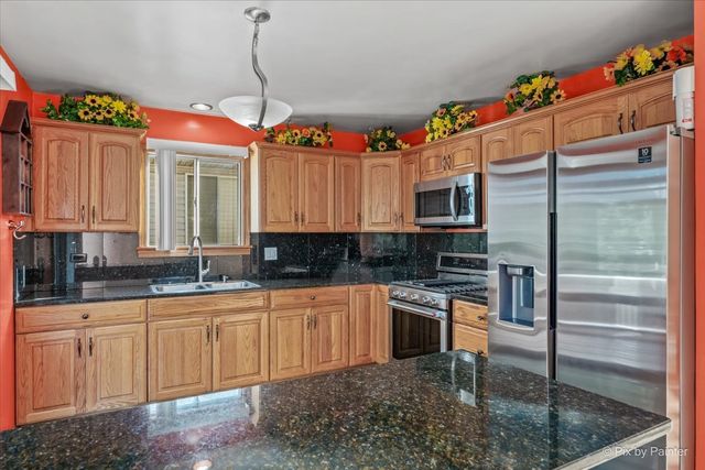231 Briarwood Drive, Elgin, IL 60120