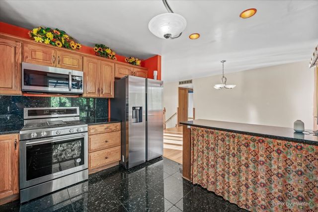 231 Briarwood Drive, Elgin, IL 60120