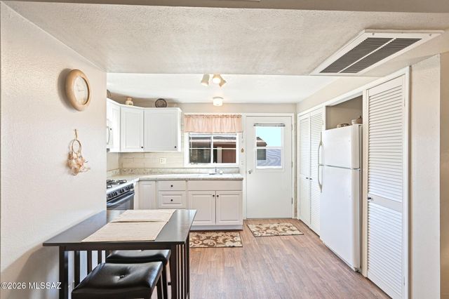 361 S Paseo Pena Apt B, Green Valley, AZ 85614