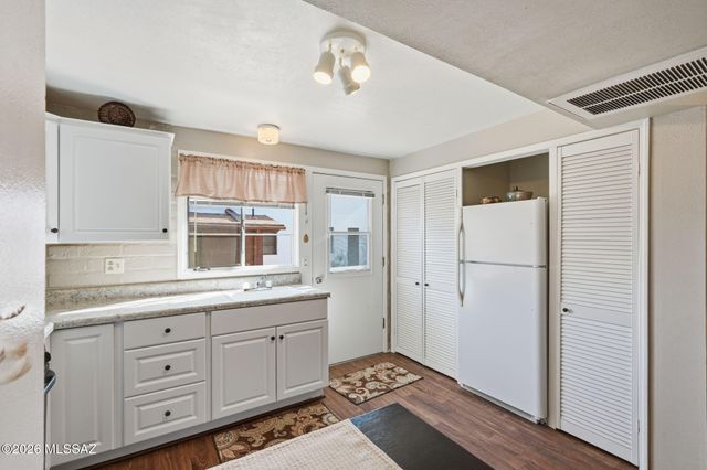 361 S Paseo Pena Apt B, Green Valley, AZ 85614