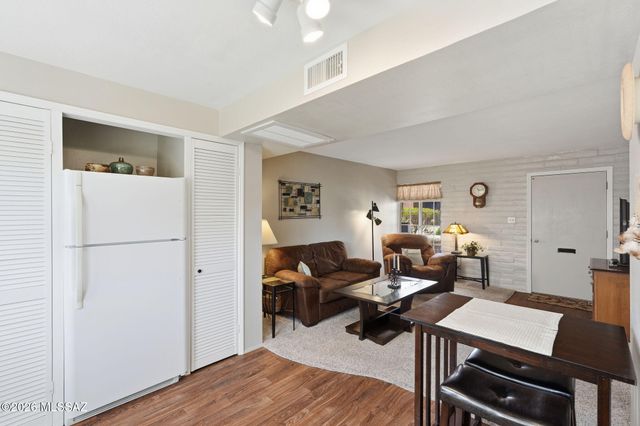 361 S Paseo Pena Apt B, Green Valley, AZ 85614