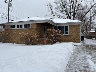 22190 Cloverlawn Street, Oak Park, MI 48237