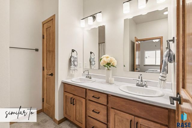 2403 E Jetty Pl Place, Sioux Falls, SD 57108