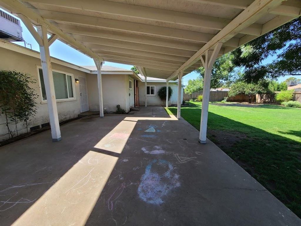 475 N Perry, Dinuba, CA 93618