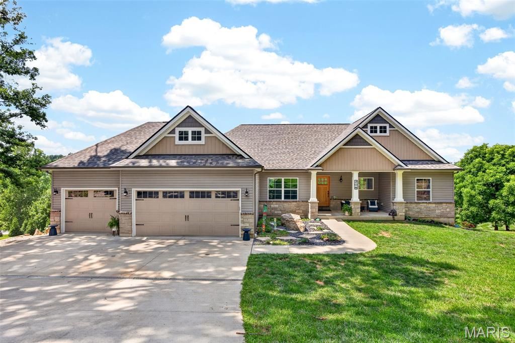 208 Berg Crossing Drive, Augusta, MO 63332