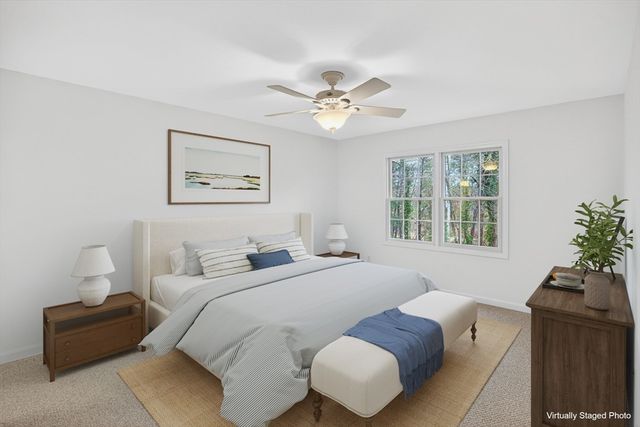 16 Gold Leaf Ln 16, Mashpee, MA 02649